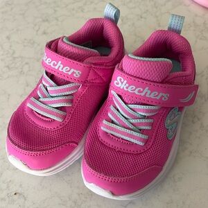 TODDLER sketchers PINK for girls. Size 6